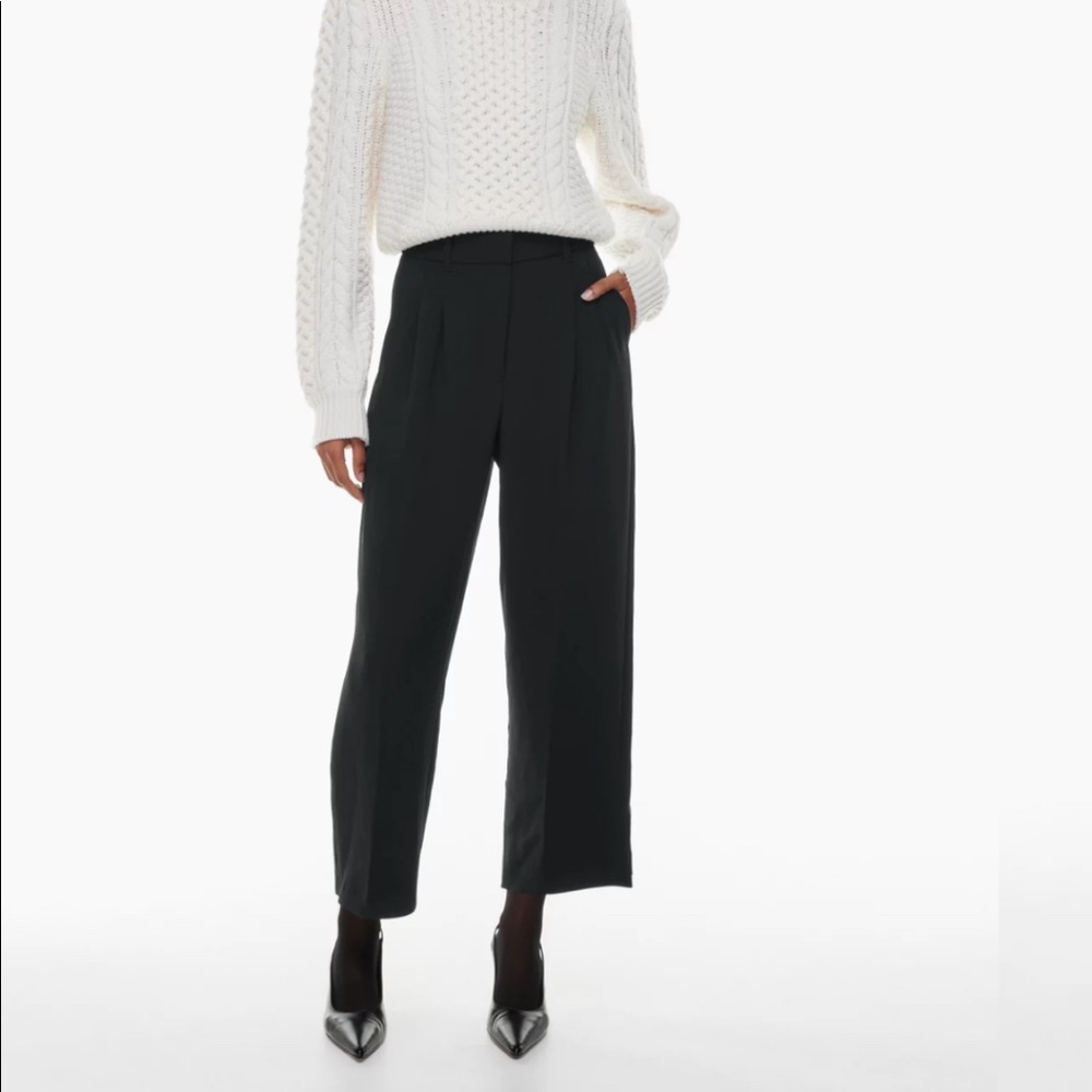 Aritzia Wilfred Effortless Cropped Pant Size 2 Barely worn!